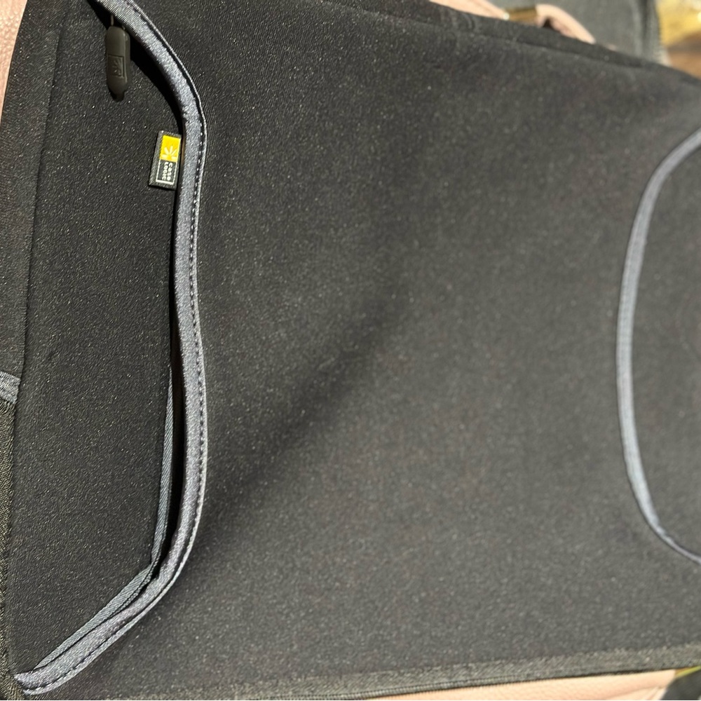 Case Logic Tablet Case - Picture 2 of 2
